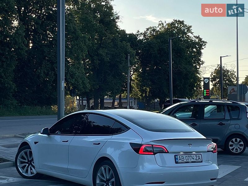 Седан Tesla Model 3 2021 в Виннице