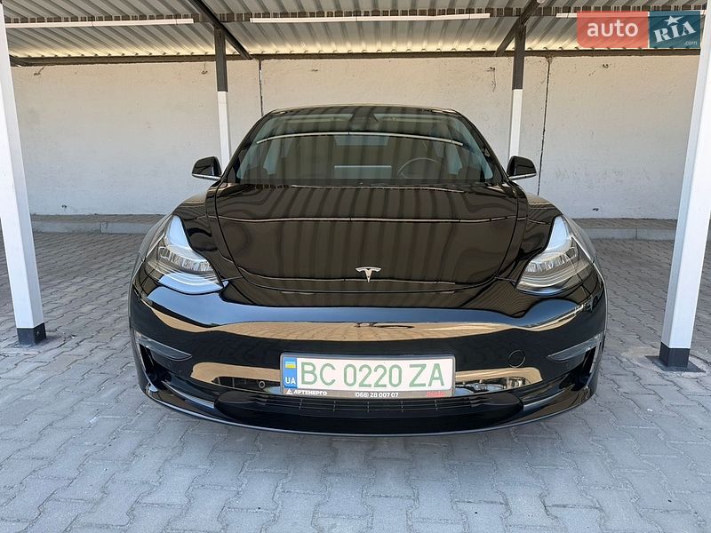 Седан Tesla Model 3 2019 в Шептицькому