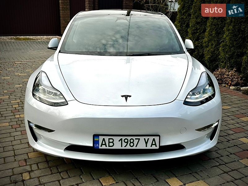 Седан Tesla Model 3 2022 в Вінниці