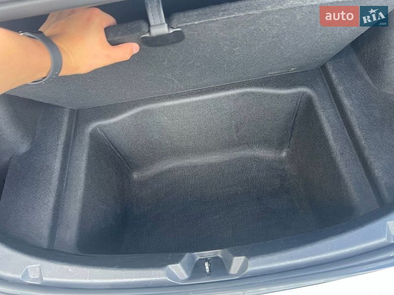 Седан Tesla Model 3 2020 в Житомире