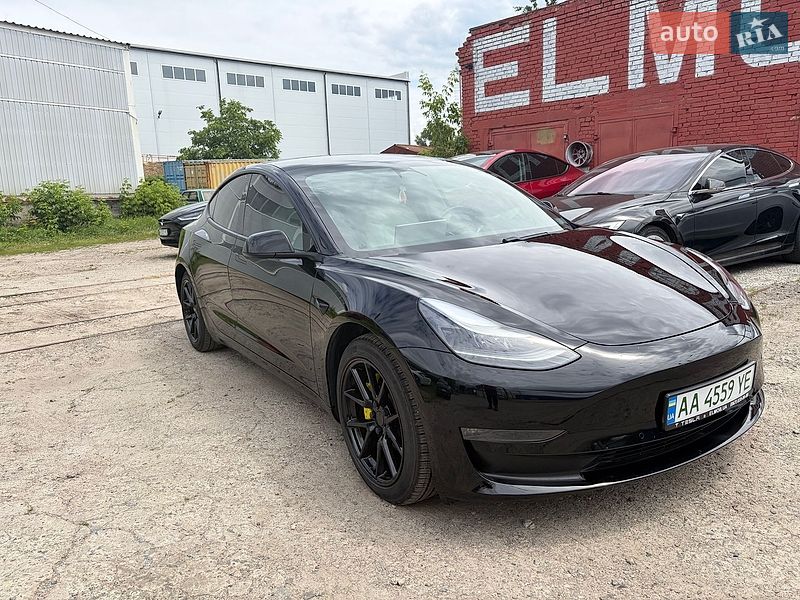 Седан Tesla Model 3 2021 в Киеве