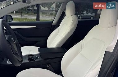 Седан Tesla Model 3 2022 в Калуші