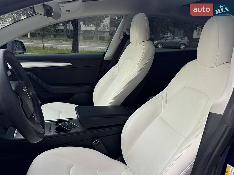 Седан Tesla Model 3 2022 в Калуші
