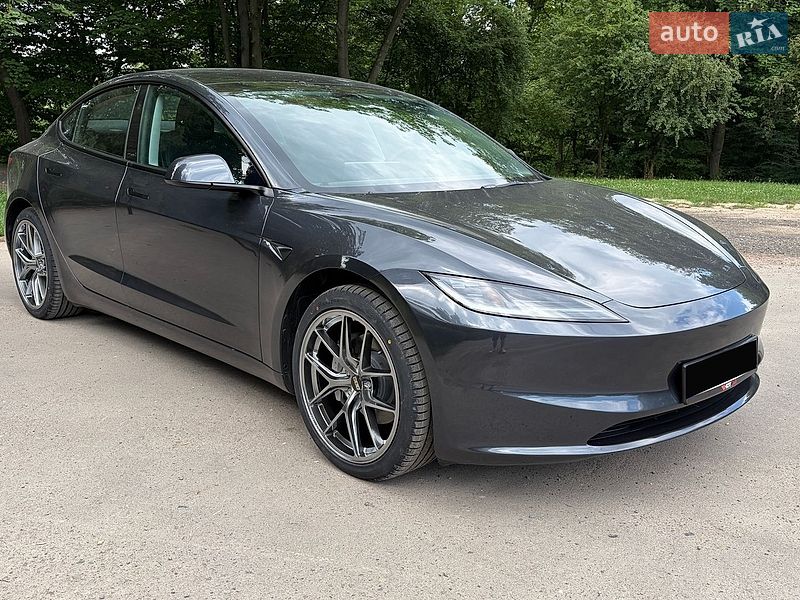 Седан Tesla Model 3 2025 в Львове