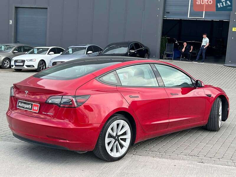 Седан Tesla Model 3 2021 в Львові