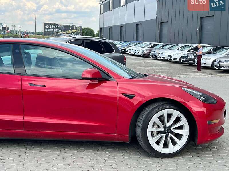 Седан Tesla Model 3 2021 в Львові