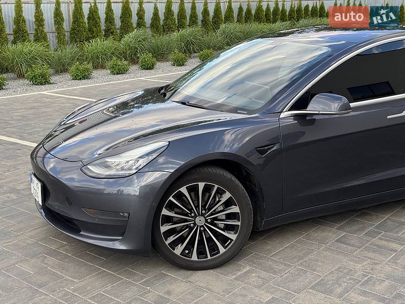 Седан Tesla Model 3 2018 в Луцке