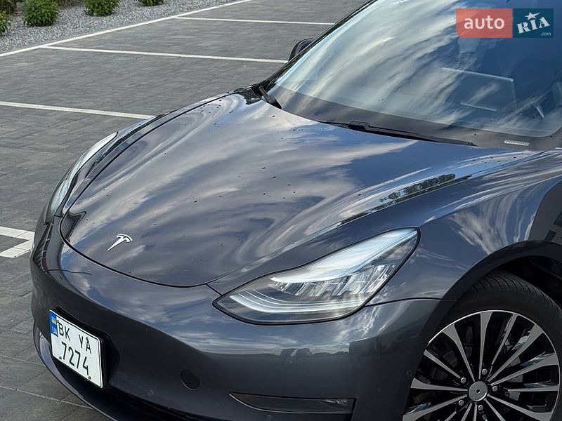 Седан Tesla Model 3 2018 в Луцке