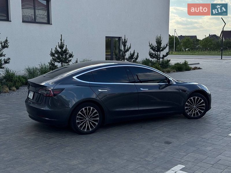 Седан Tesla Model 3 2018 в Луцке