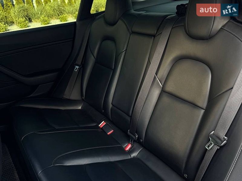 Седан Tesla Model 3 2018 в Луцке