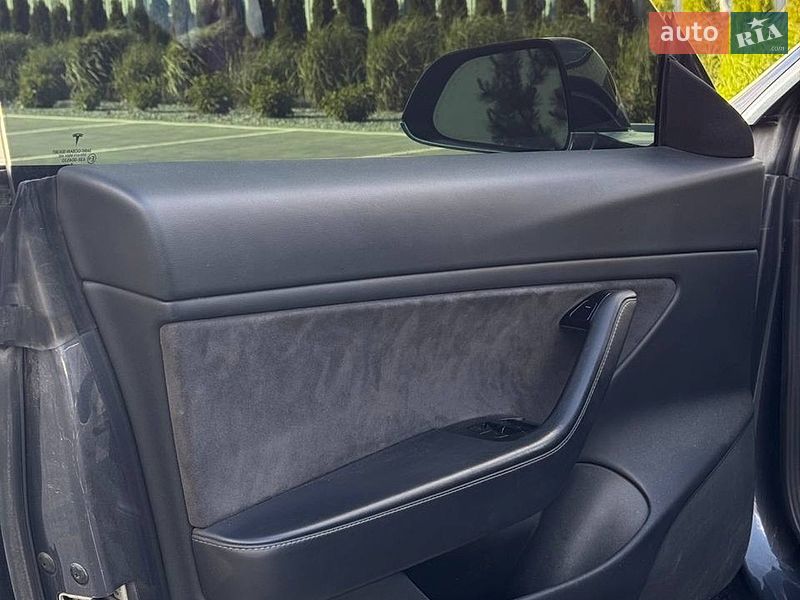 Седан Tesla Model 3 2018 в Луцке