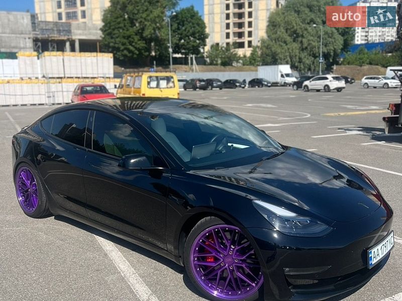 Седан Tesla Model 3 2022 в Киеве