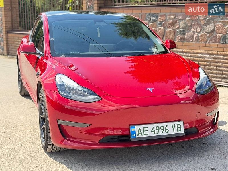 Седан Tesla Model 3 2022 в Киеве