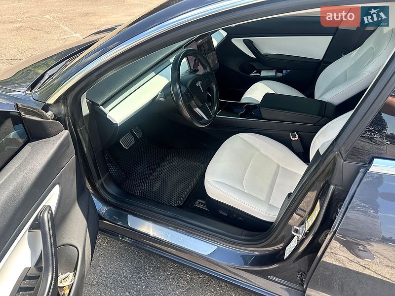 Седан Tesla Model 3 2018 в Николаеве