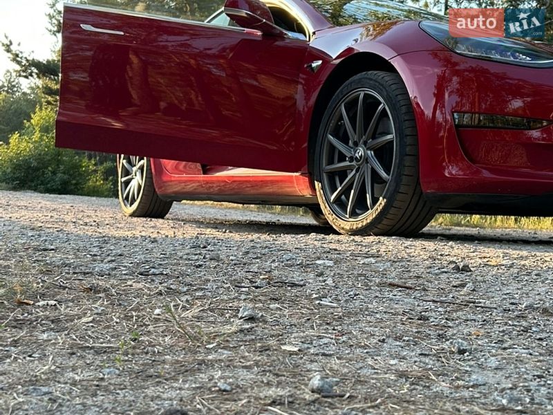 Седан Tesla Model 3 2019 в Коростишеві