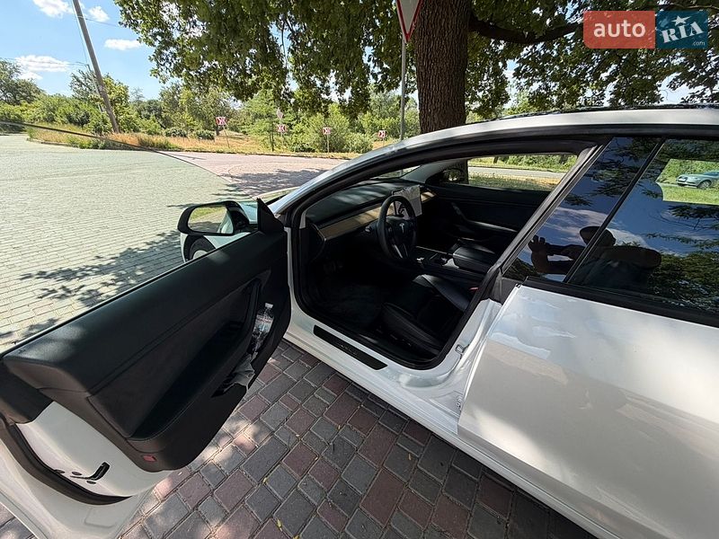 Седан Tesla Model 3 2021 в Кропивницком