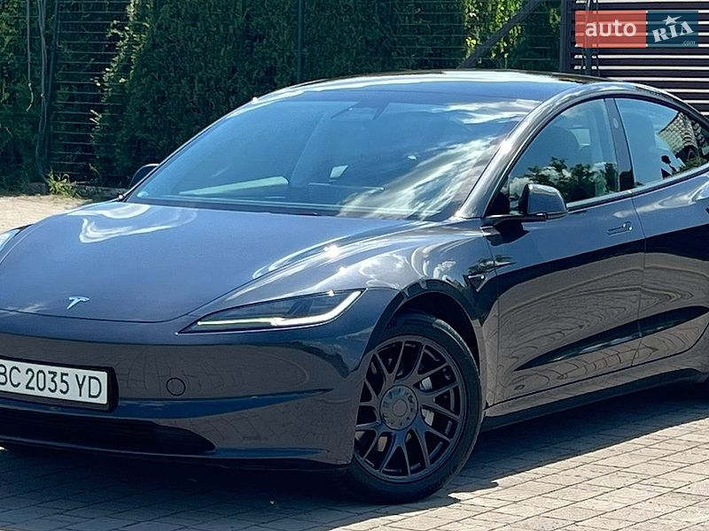 Tesla Model 3 2024