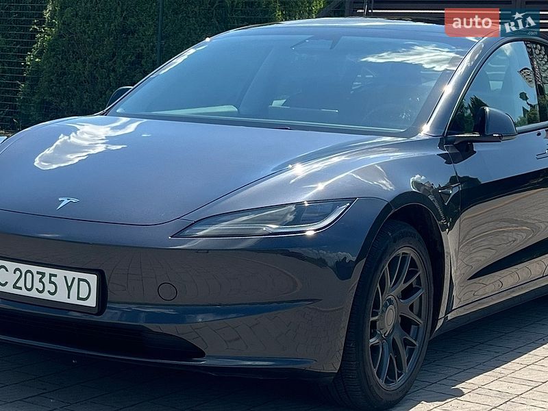 Седан Tesla Model 3 2024 в Стрые