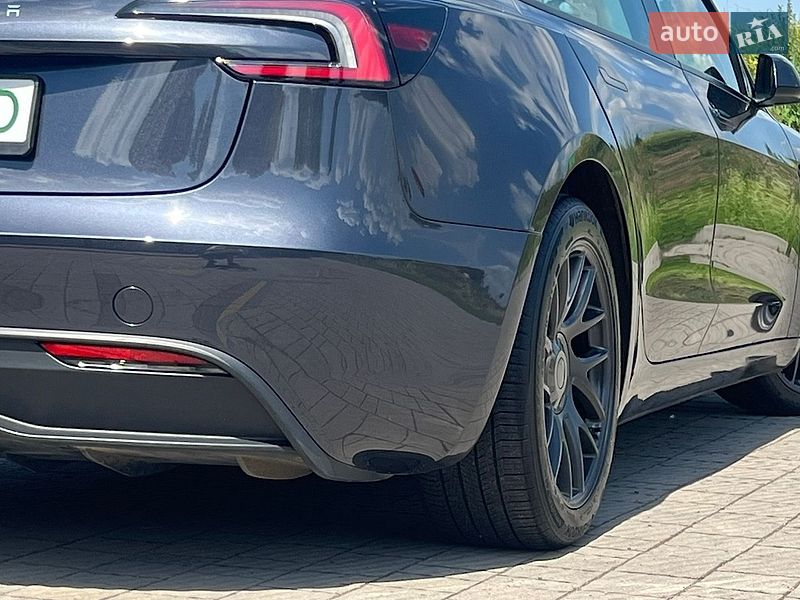 Седан Tesla Model 3 2024 в Стрые