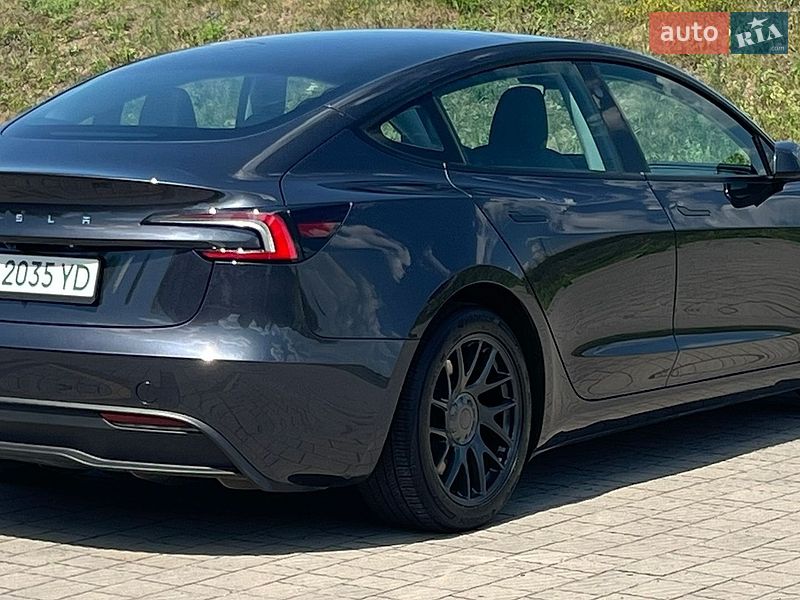 Седан Tesla Model 3 2024 в Стрые