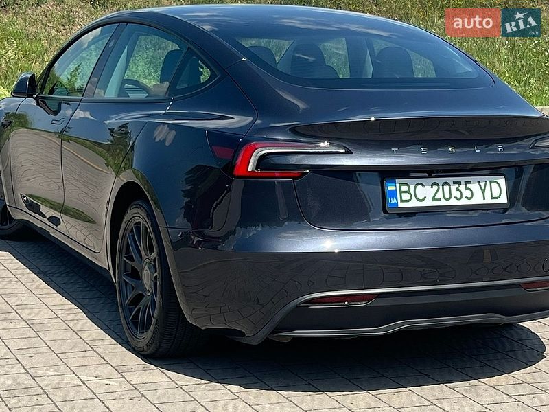 Седан Tesla Model 3 2024 в Стрые