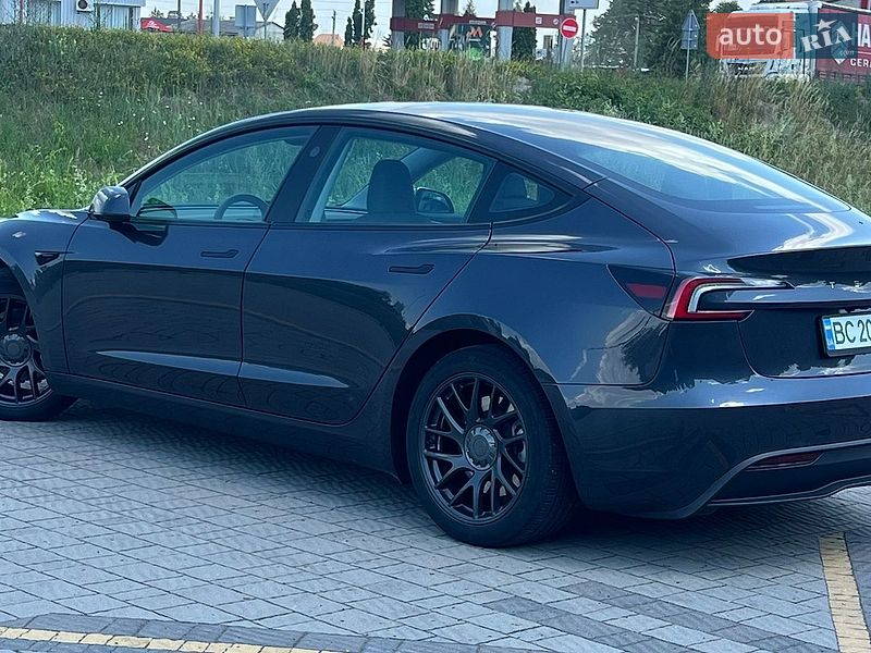 Седан Tesla Model 3 2024 в Стрые