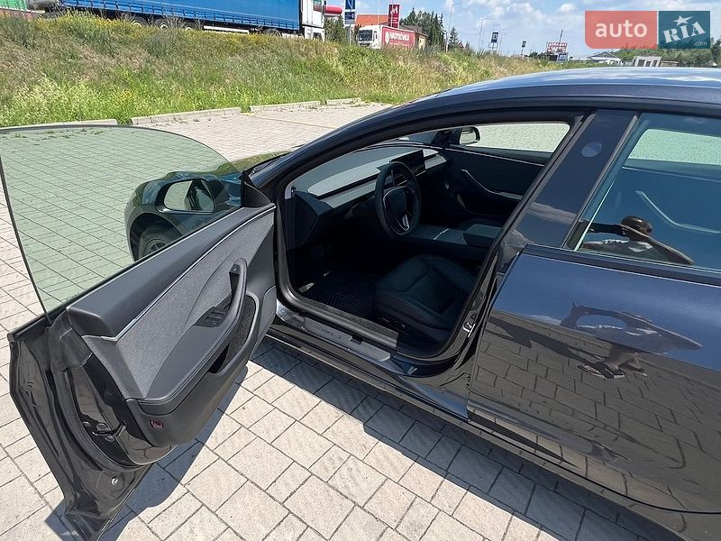 Седан Tesla Model 3 2024 в Стрые