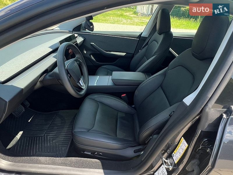 Седан Tesla Model 3 2024 в Стрые