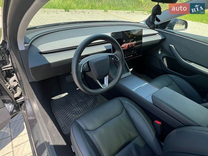 Седан Tesla Model 3 2024 в Стрые
