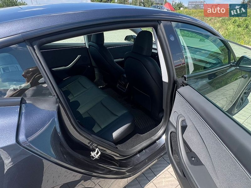 Седан Tesla Model 3 2024 в Стрые
