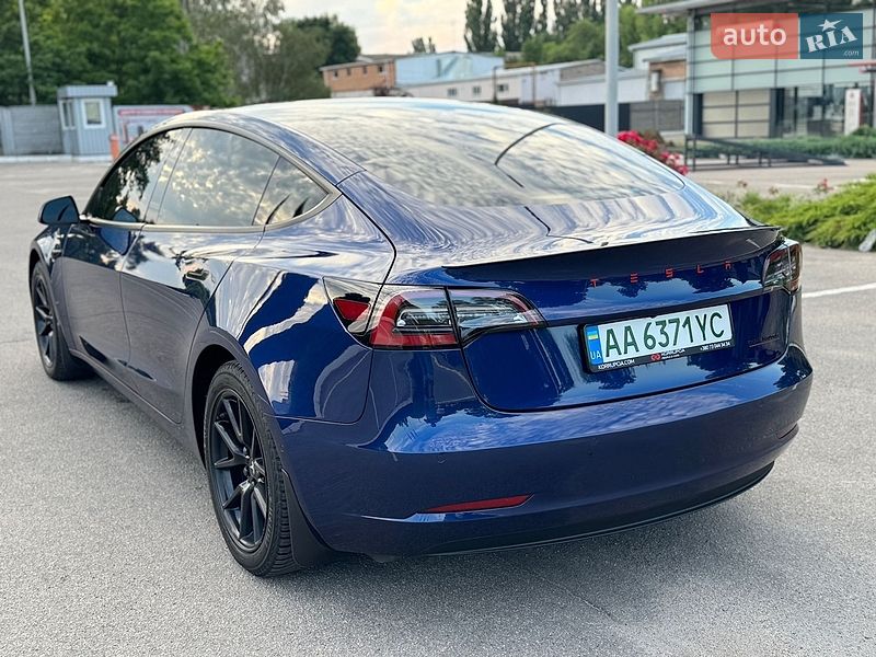 Седан Tesla Model 3 2022 в Кропивницком