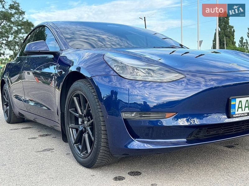 Седан Tesla Model 3 2022 в Кропивницком