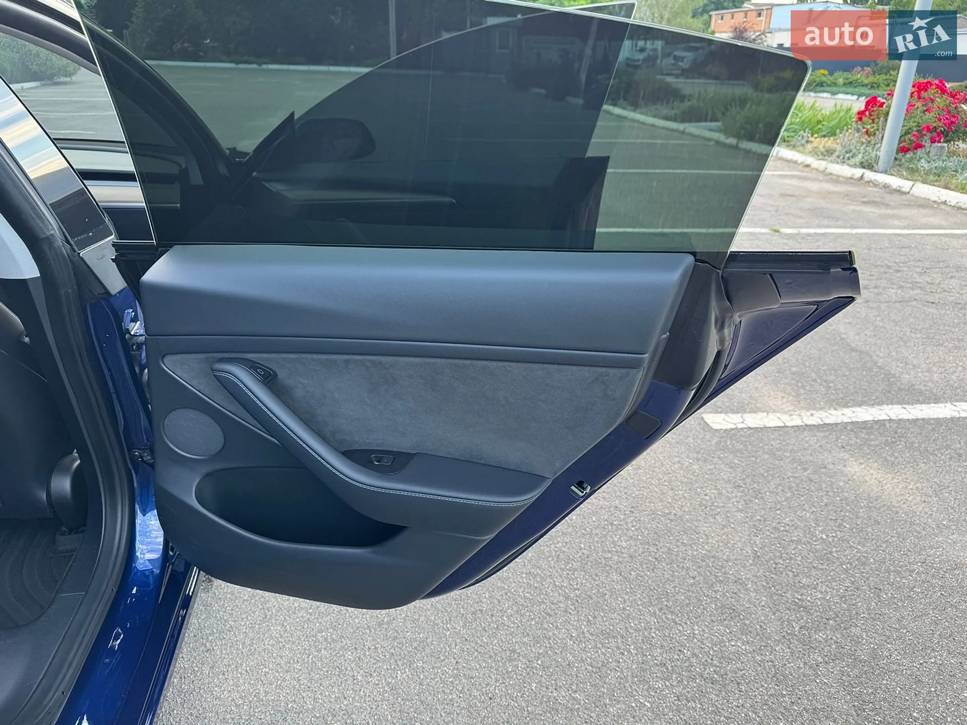 Tesla Model 3 2022 VIN 5YJ3E1EB1NF335677 фото оголошення 30 з 45