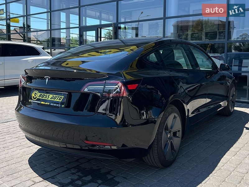 Седан Tesla Model 3 2023 в Ивано-Франковске