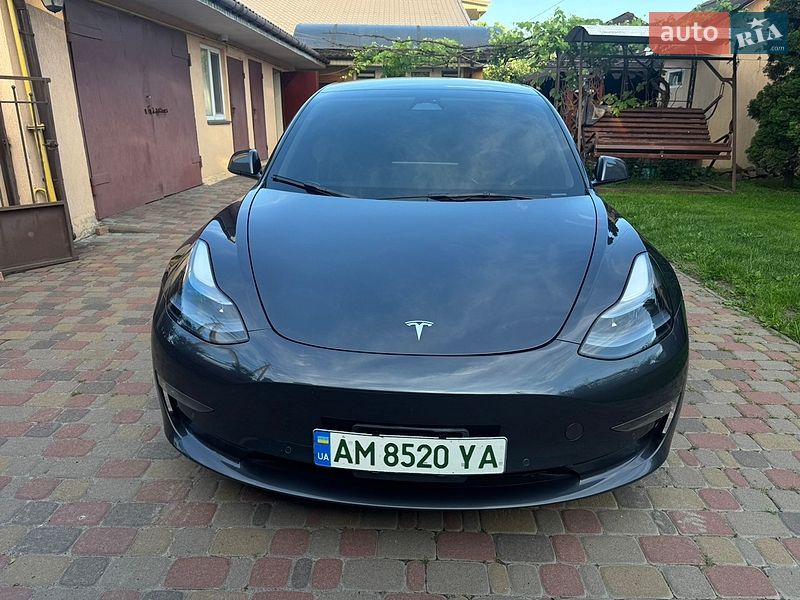 Седан Tesla Model 3 2022 в Киеве