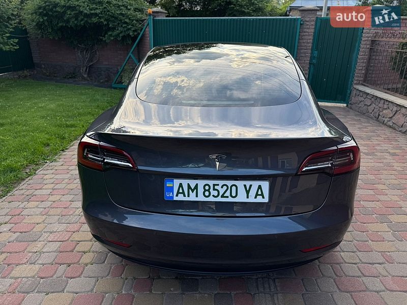Седан Tesla Model 3 2022 в Киеве