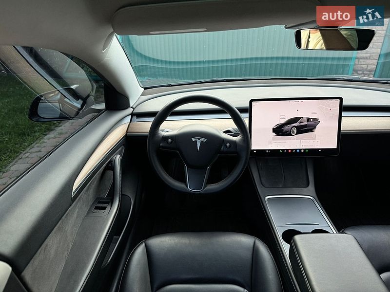 Седан Tesla Model 3 2022 в Киеве