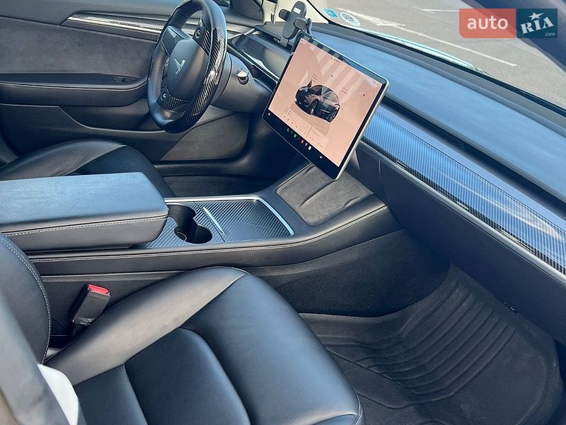 Седан Tesla Model 3 2022 в Ровно