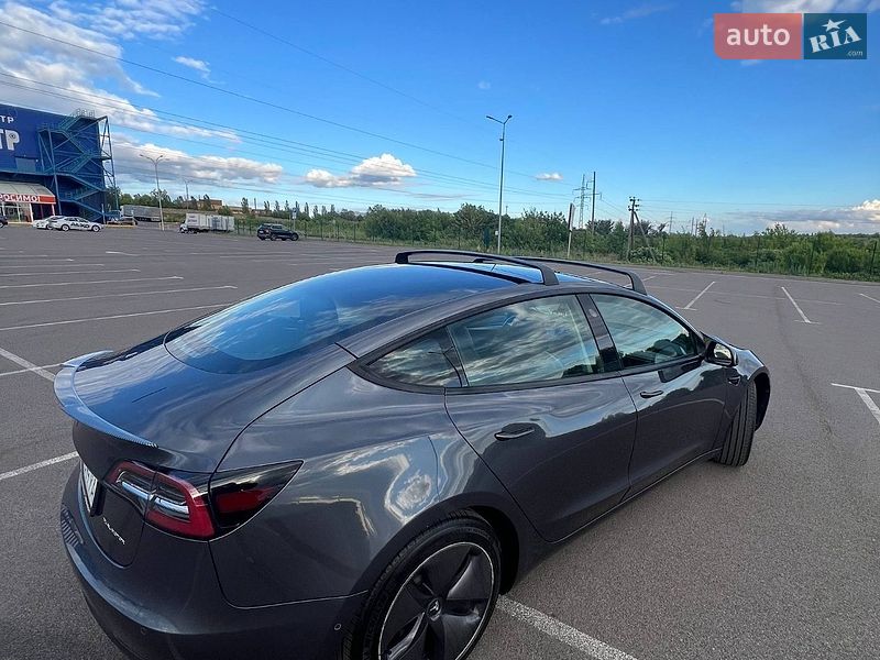 Седан Tesla Model 3 2022 в Ровно