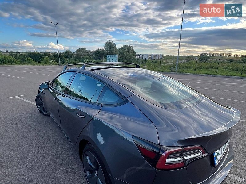 Седан Tesla Model 3 2022 в Ровно