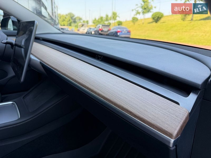 Седан Tesla Model 3 2023 в Киеве