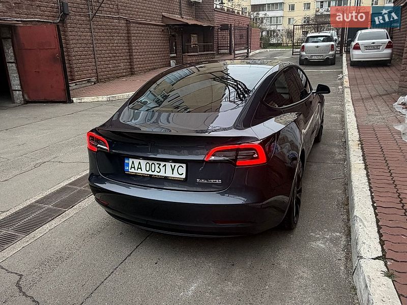 Седан Tesla Model 3 2023 в Києві
