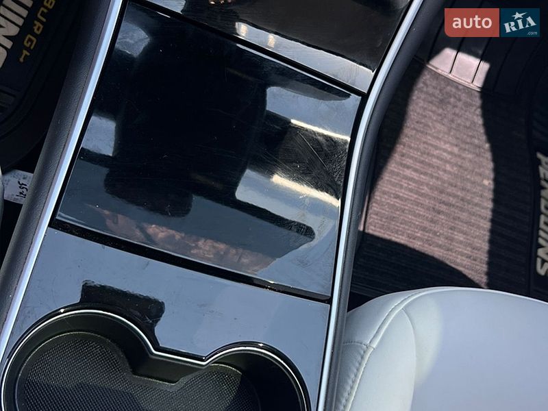 Седан Tesla Model 3 2019 в Ивано-Франковске