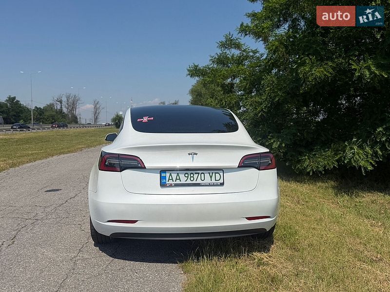 Седан Tesla Model 3 2023 в Киеве