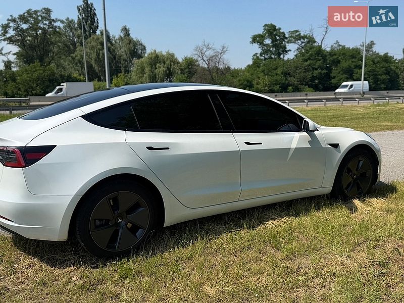 Седан Tesla Model 3 2023 в Киеве