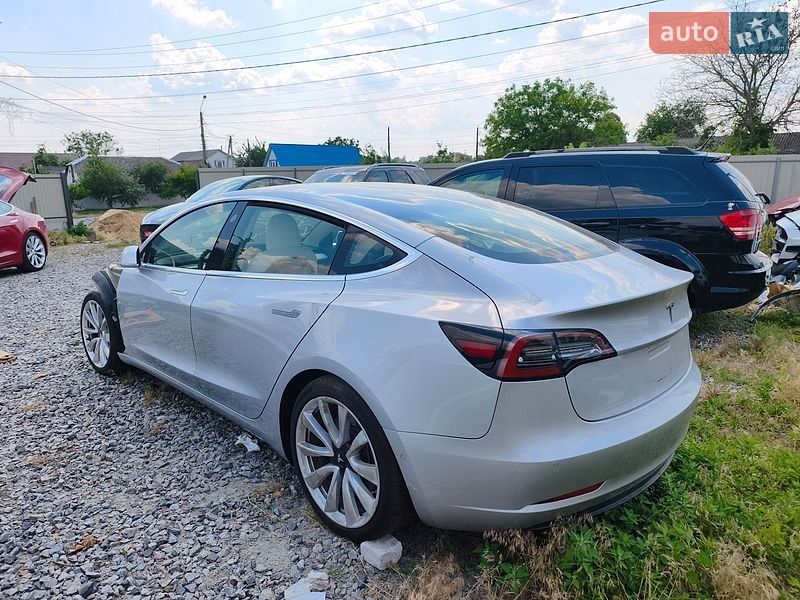 Седан Tesla Model 3 2018 в Сквире