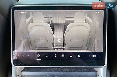 Седан Tesla Model 3 2025 в Черновцах