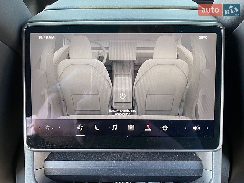 Седан Tesla Model 3 2025 в Черновцах