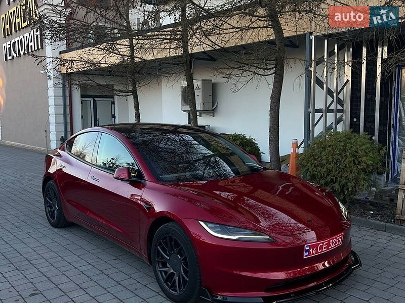 Tesla Model 3 2024