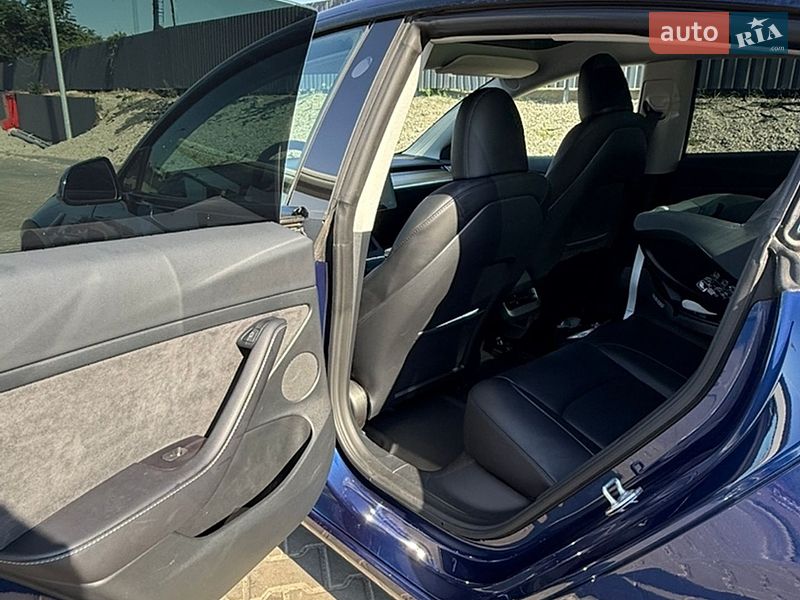 Седан Tesla Model 3 2023 в Одессе
